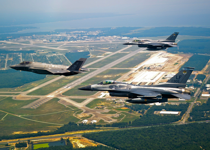 Illustration for article titled Airplane Porn: The First F-35 Arrives at Its First Home